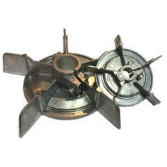 Fan blade with clamping device - silent